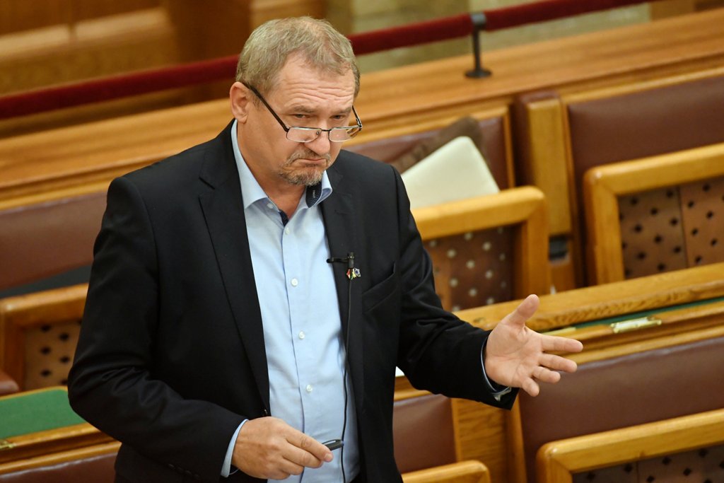 MSZP: a Fidesz nyerészkedik az embereken a rezsitarifákkal