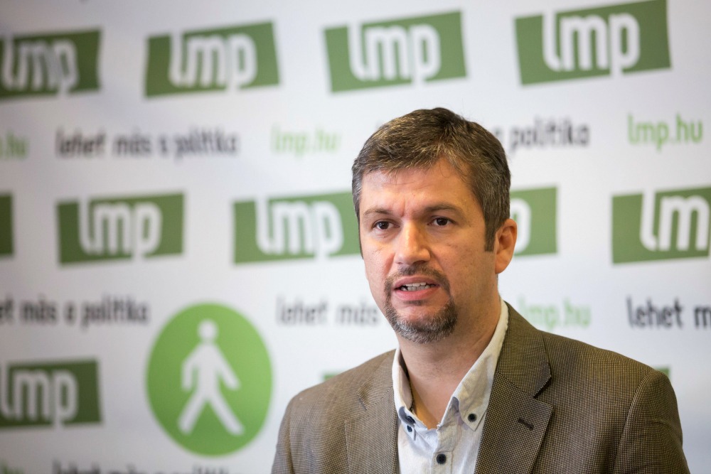 Az LMP kikéri a közszolgálati egyetem pályázati anyagait