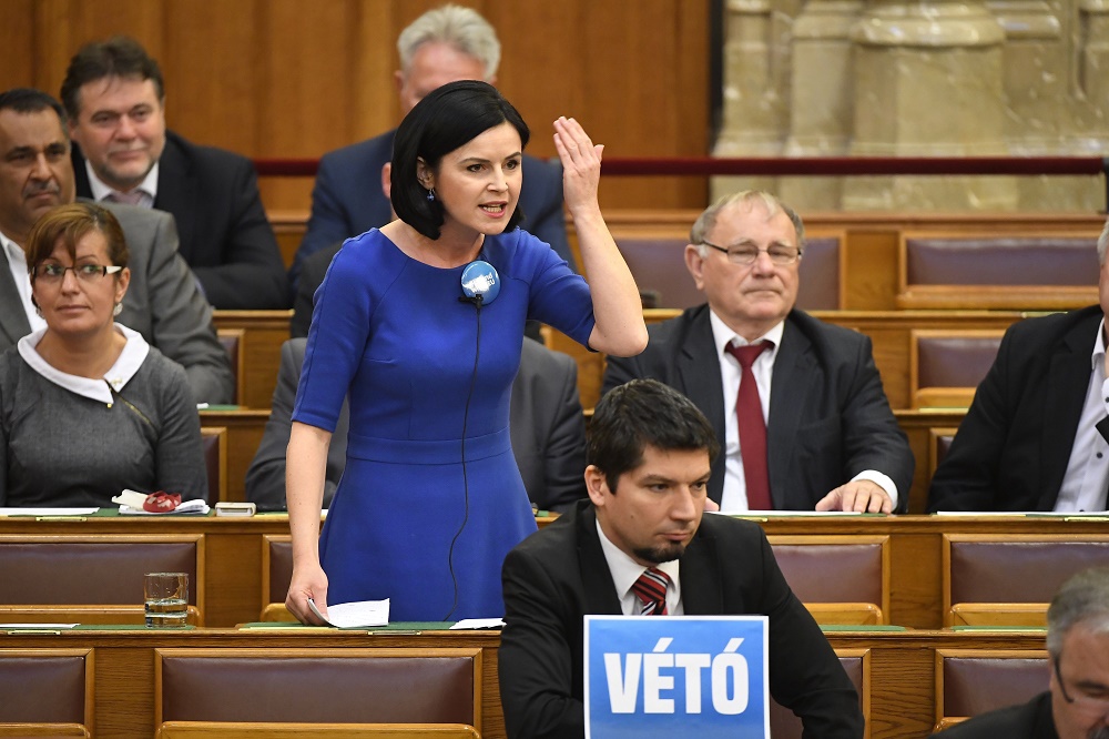 MSZP-s közjáték a parlamentben