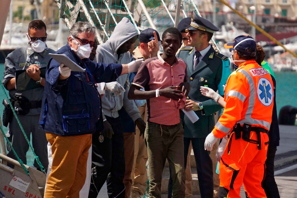 A migránsmentő NGO-kat az embercsempészek finanszírozhatják