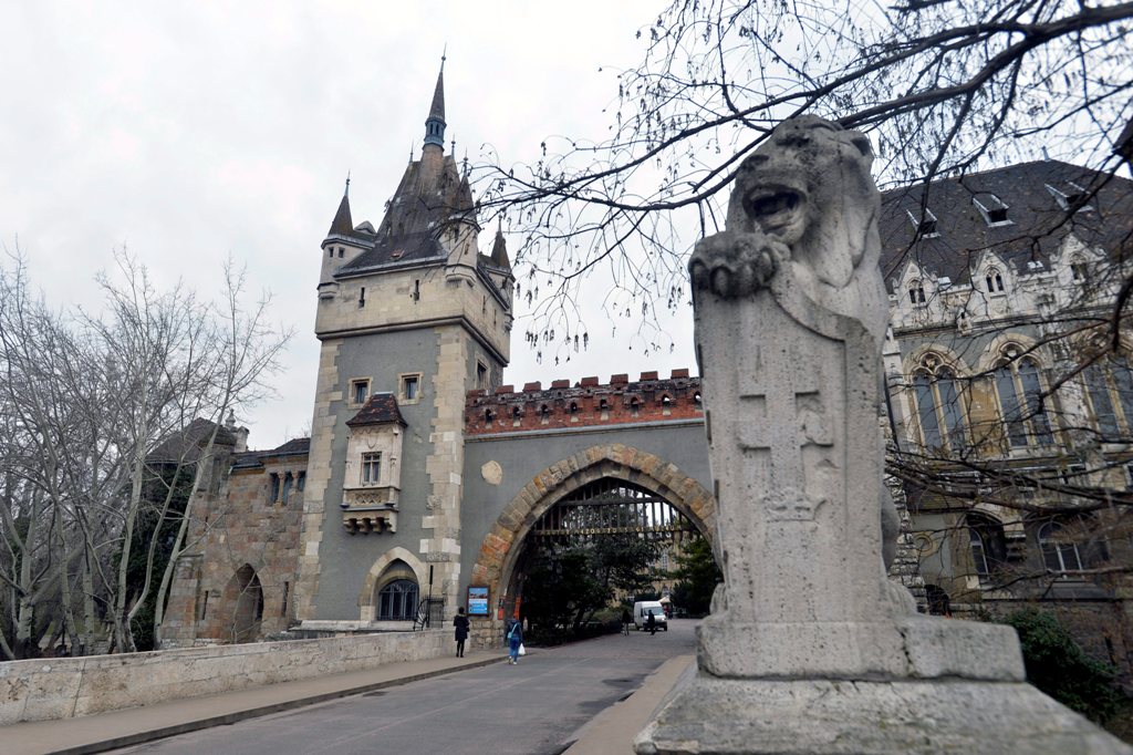 A magyarországi várak mutatkoznak be pünkösdkor a Vajdahunyadvárban