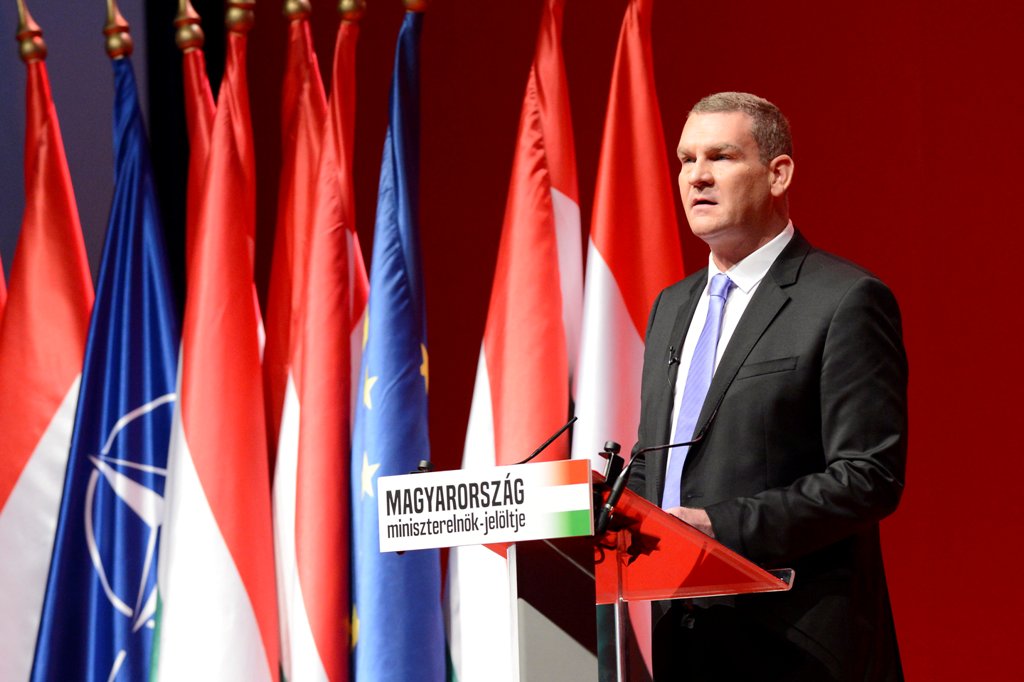 Fidesz: azért fogadják Botkát Brüsszelben, mert lebontaná a kerítést