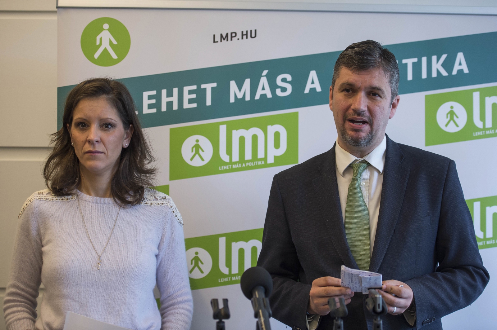 Megtagadta Hadházy Ákos népszavazási kérdéseinek hitelesítését az NVB