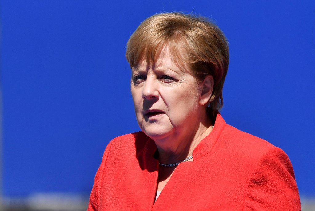 Merkel: Európának saját kezébe kell vennie sorsát