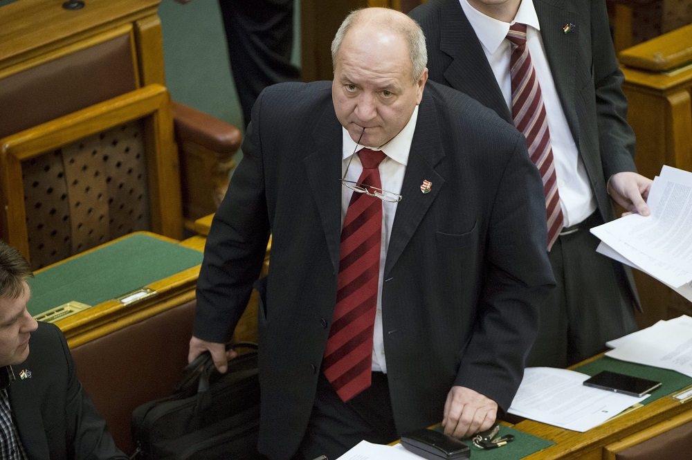 Az MSZP benyújtotta a 13. havi nyugdíj bevezetését tartalmazó javaslatát