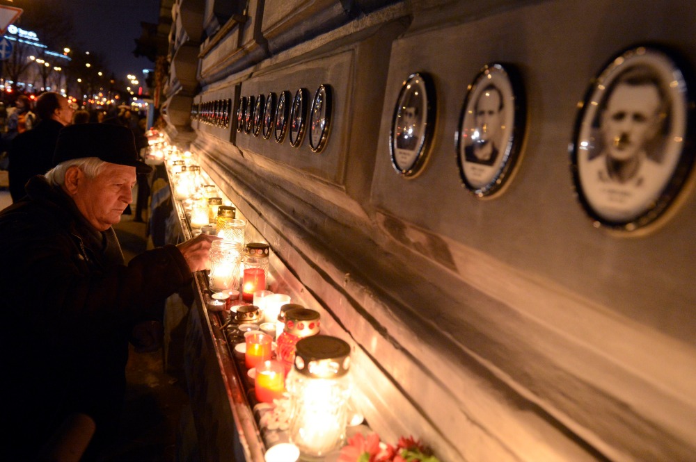 Pénzbírságra ítélték a Terror Házát festékes flakonnal dobáló férfit