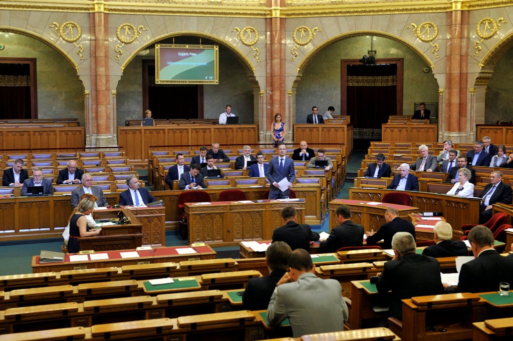 Megszavazták a civiltörvényt