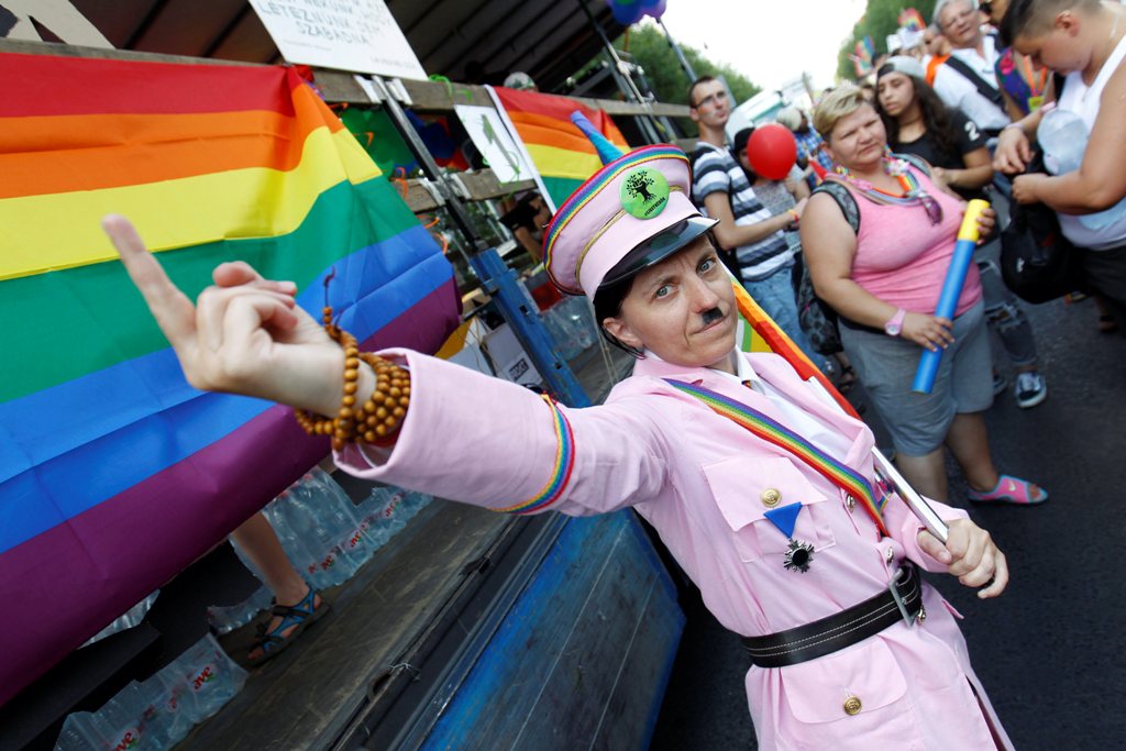 Hazudnak a megtermékenyítésért cserébe egyes LMBTQ-tagok