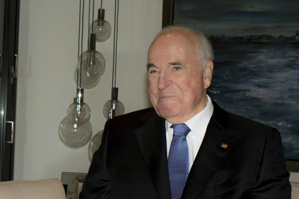 Politikustársait megrázta Kohl halálhíre