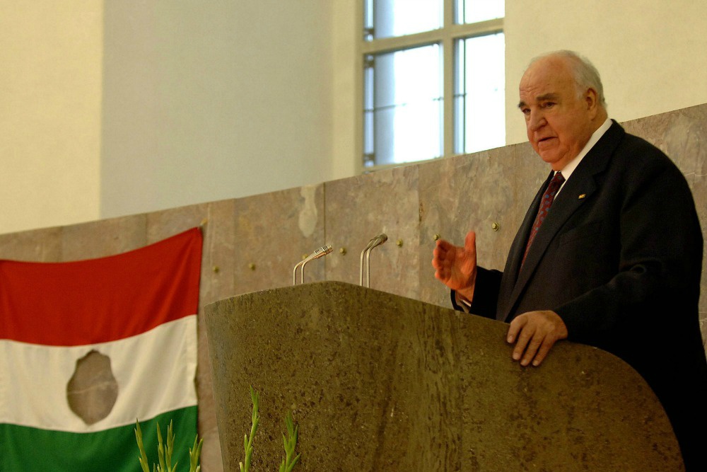 Elhunyt Helmut Kohl