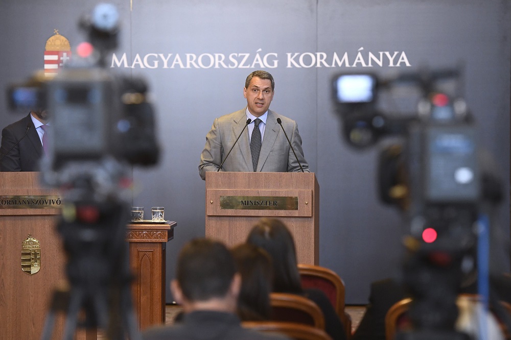 Lázár János visszautasítja George Soros brüsszeli kijelentését