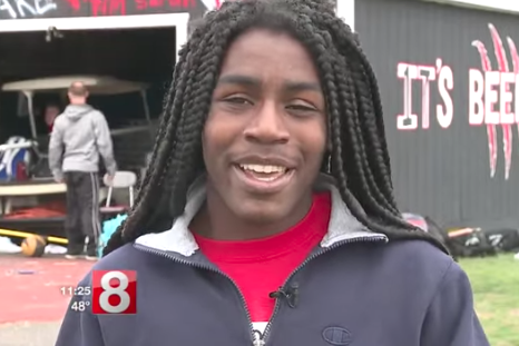 A fiú, aki lányok futóversenyén indul