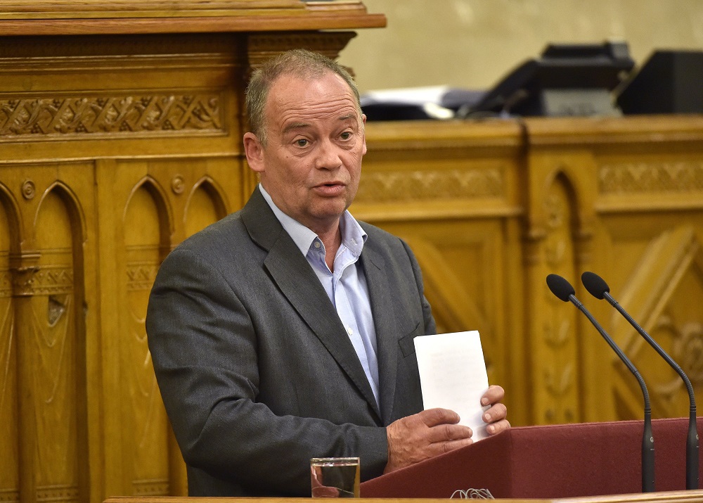 Szanyi Tibor: Orbán Viktor sötét emlékeket idéz fel