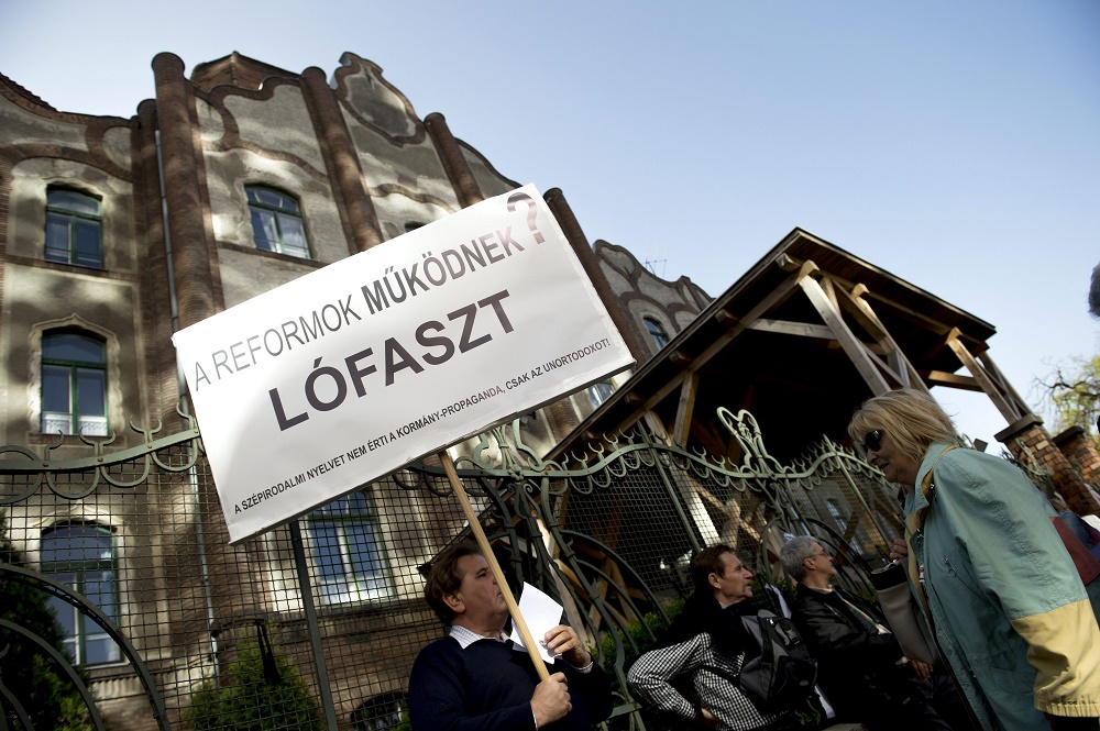 A Tanítanék mozgalom is támogatja az LMP beadványát