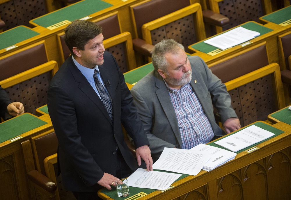 Abszurd: az MSZP Szent Lászlóra hivatkozik