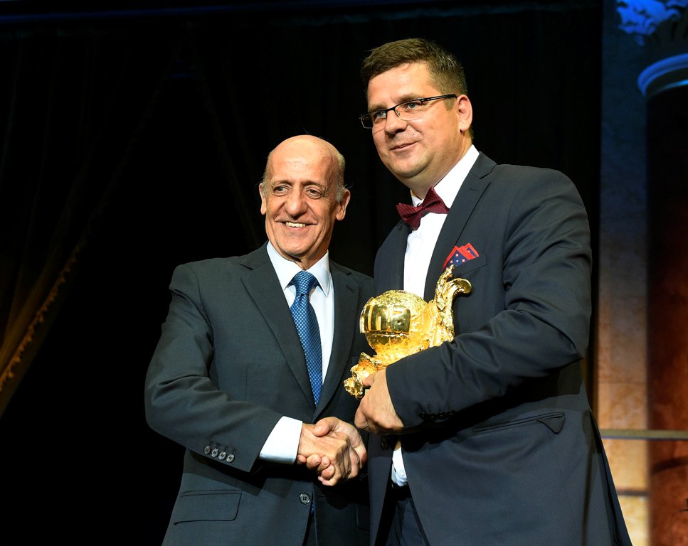 Seszták Miklóst is kitüntette a FINA