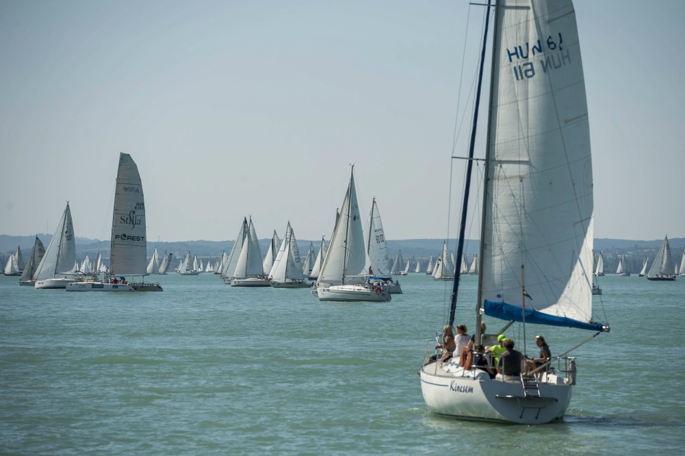 Elrajtolt a 49. Kékszalag mezőnye