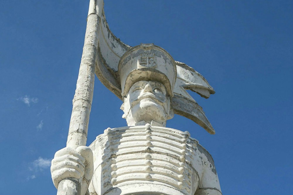 Talpra állt a magyar kolosszus