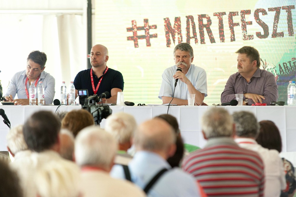 Megdöntenék a demokratikus intézményrendszert?