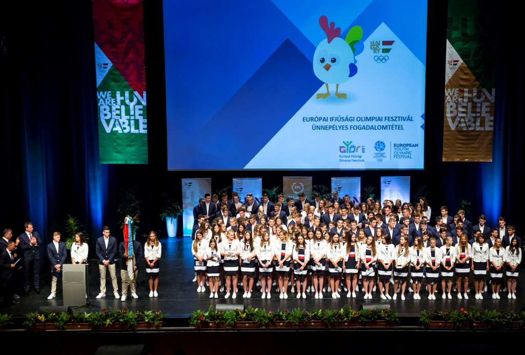 Letette az esküt a magyar csapat