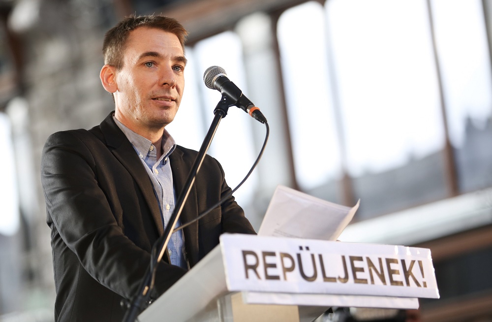 Jávor Benedek perelni fog