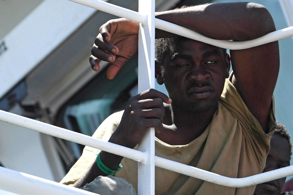 Új útvonalat választhatnak a migránsok