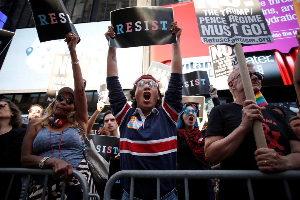 Kitilthatják a transzneműeket