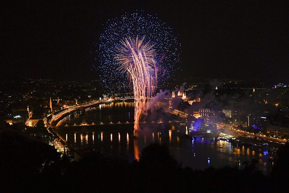 „Lenyűgözően látványos”