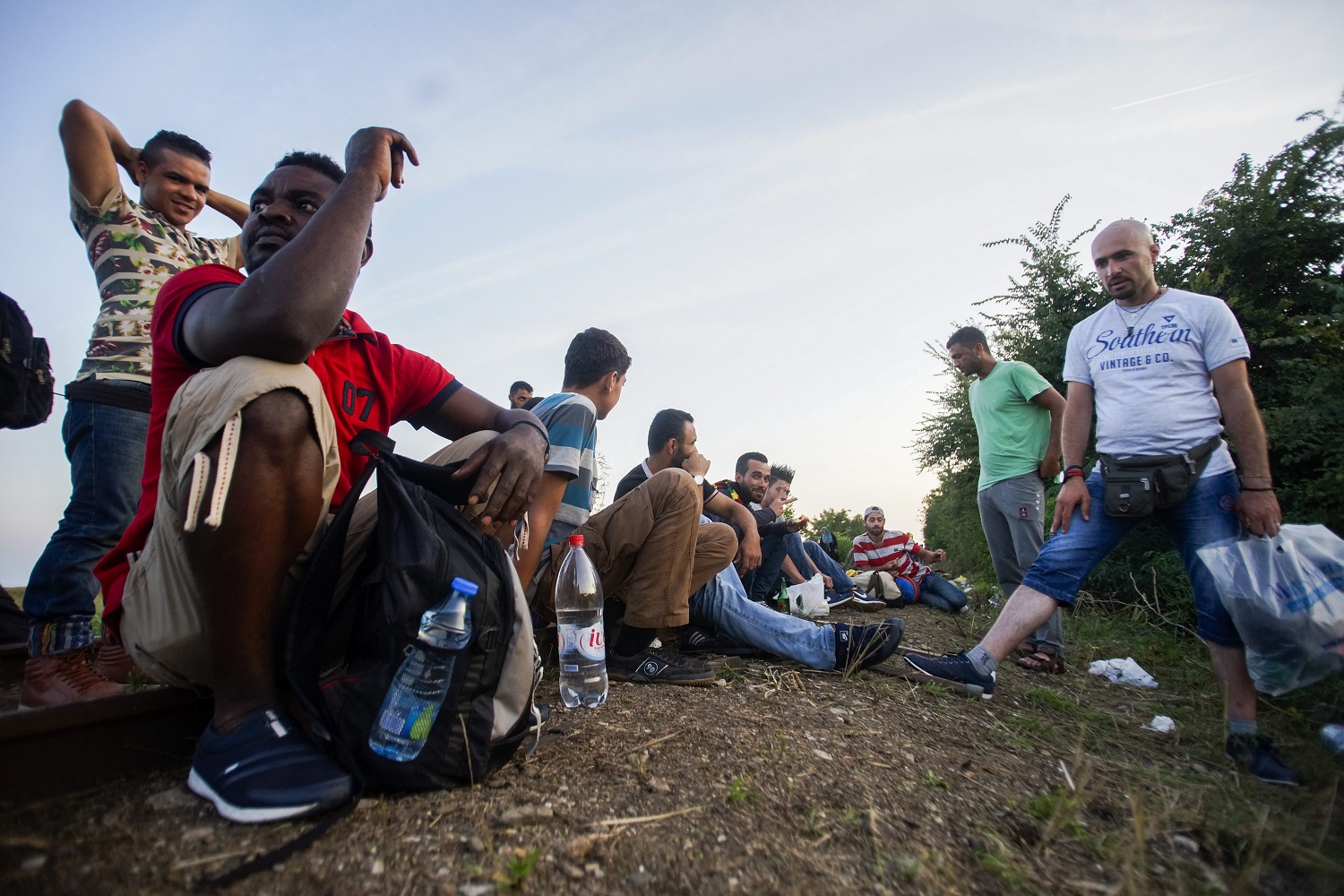 Negyvenkét migránst találtak egy kamionban