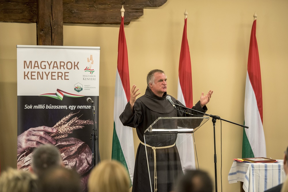 A világot az igenek, a bizalom és a hit viszi előre