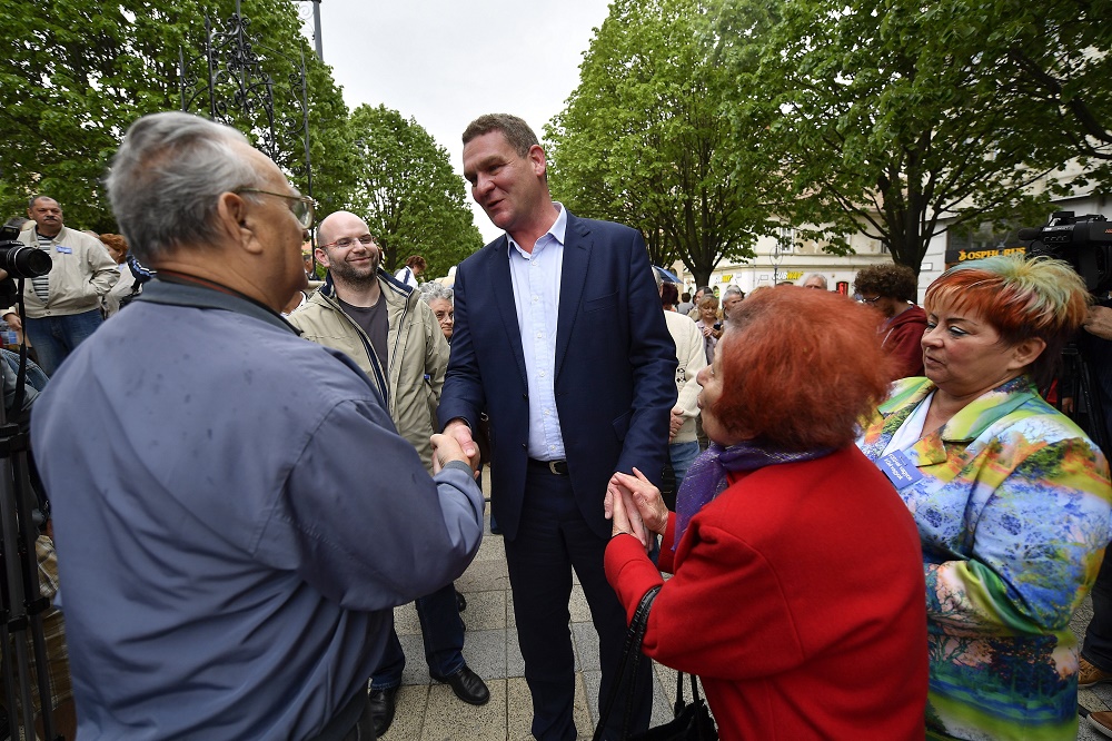 Botka László újra az országot járja