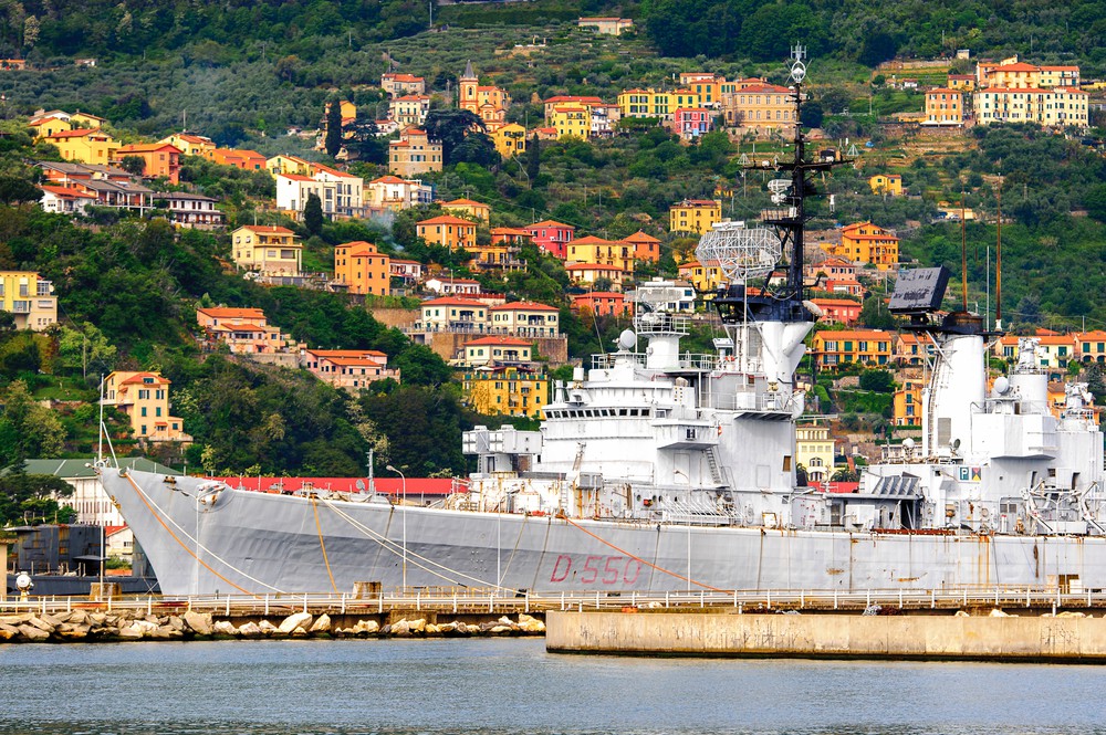 Két olasz hadihajó készül a líbiai partokhoz