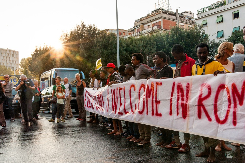 Lakást követeltek maguknak a migránsok