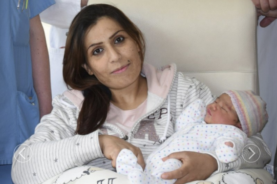 Megszületett a kis Angela Merkel Muhammed