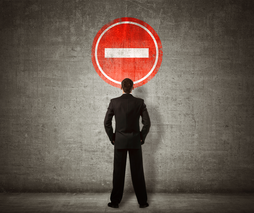 Lyukra futottak a ballib gátellenzők