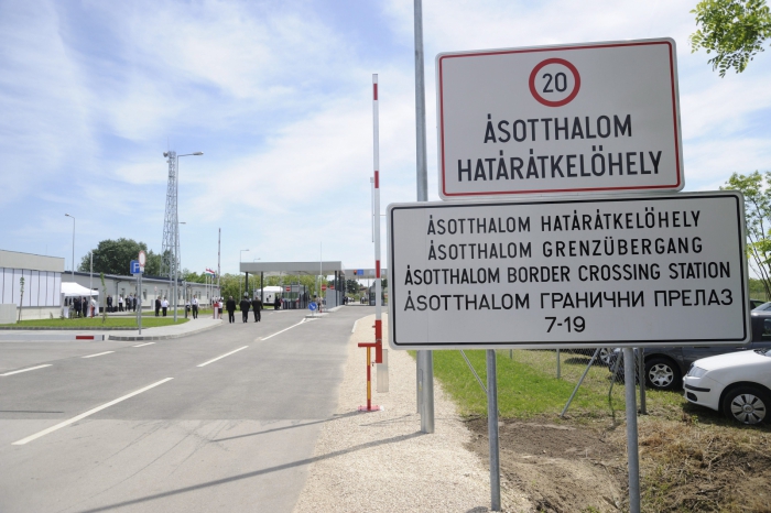 Erőszakos határátlépési kísérlet történt Ásotthalomnál