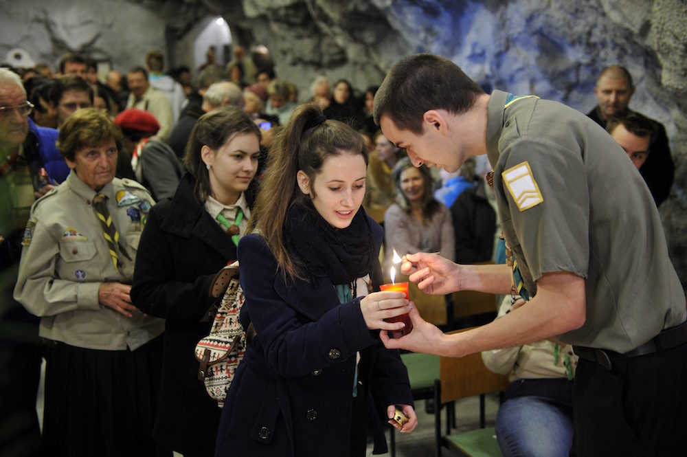 Nyolcezer gyermek cserkésztáborokban
