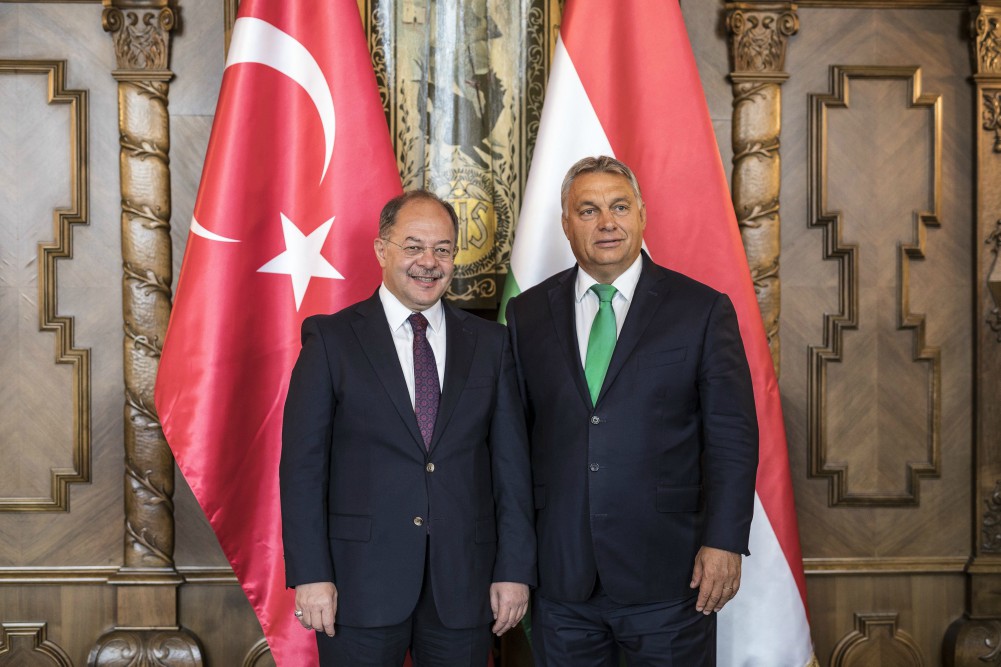 A török miniszterelnök-helyettessel tárgyalt Orbán Viktor