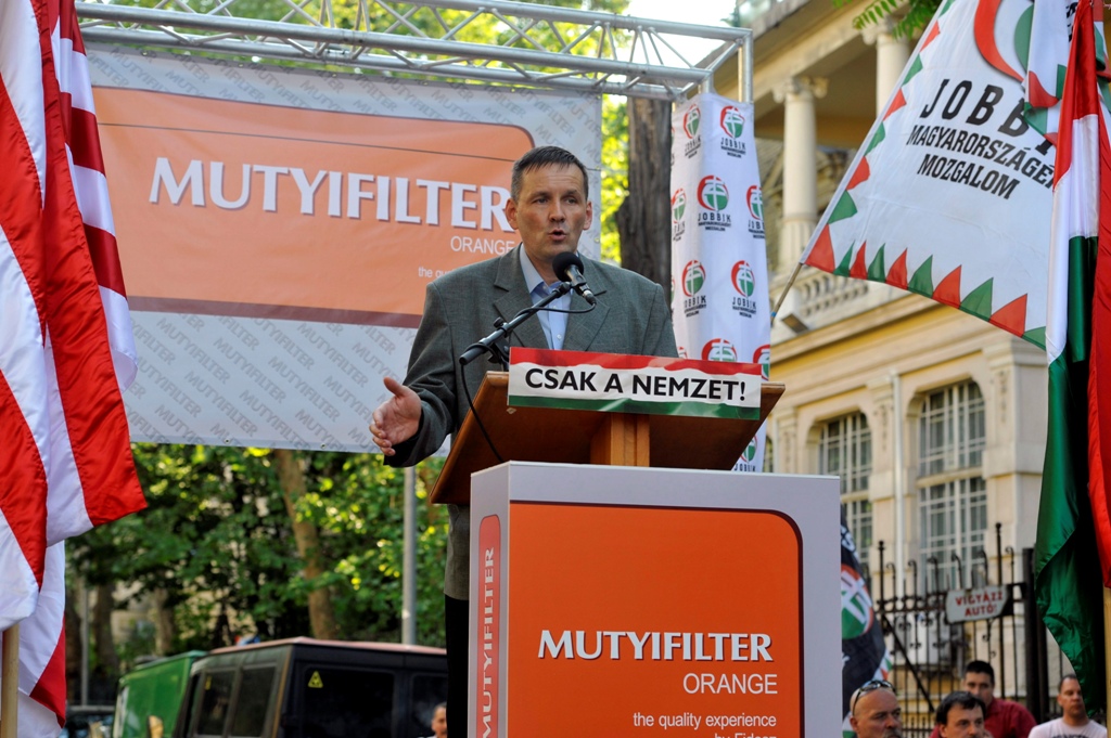 A Jobbik bírósághoz fordul plakátügyben