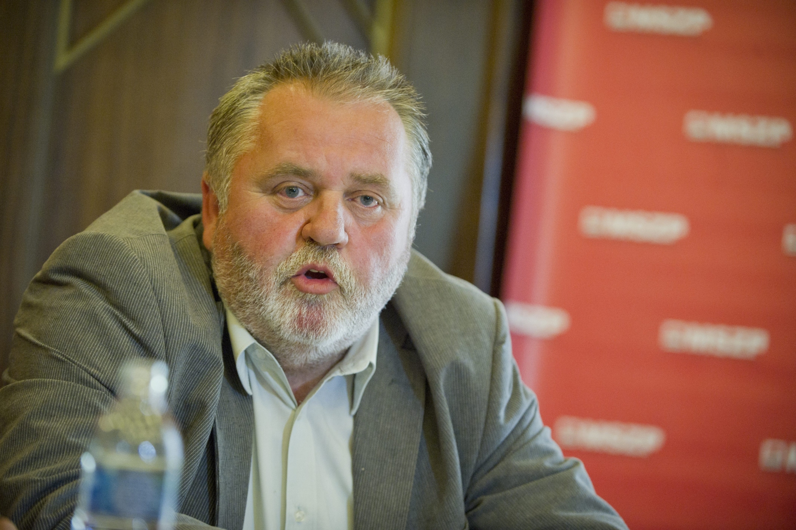 Gőgös: a Fidesz határolódjon el!