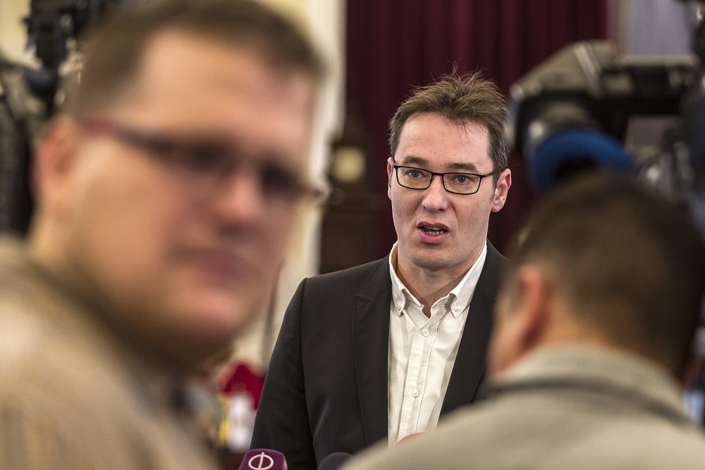 Karácsony Gergely pénzt kér