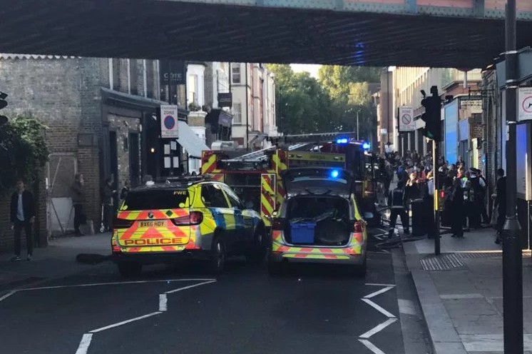 Robbanás a londoni metróban