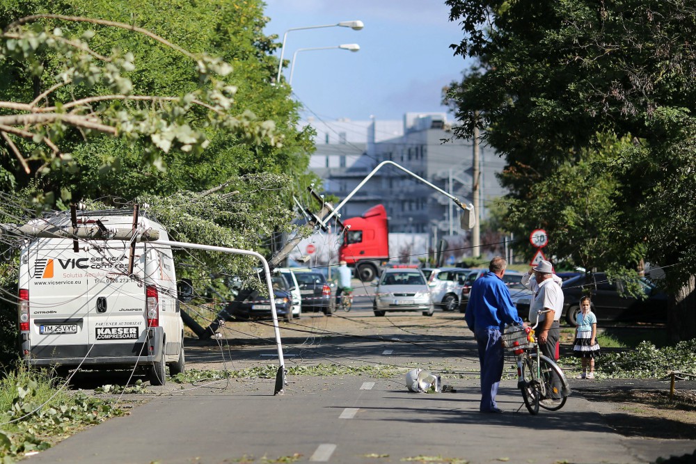 Adománygyűjtés az erdélyi vihar károsultjai javára