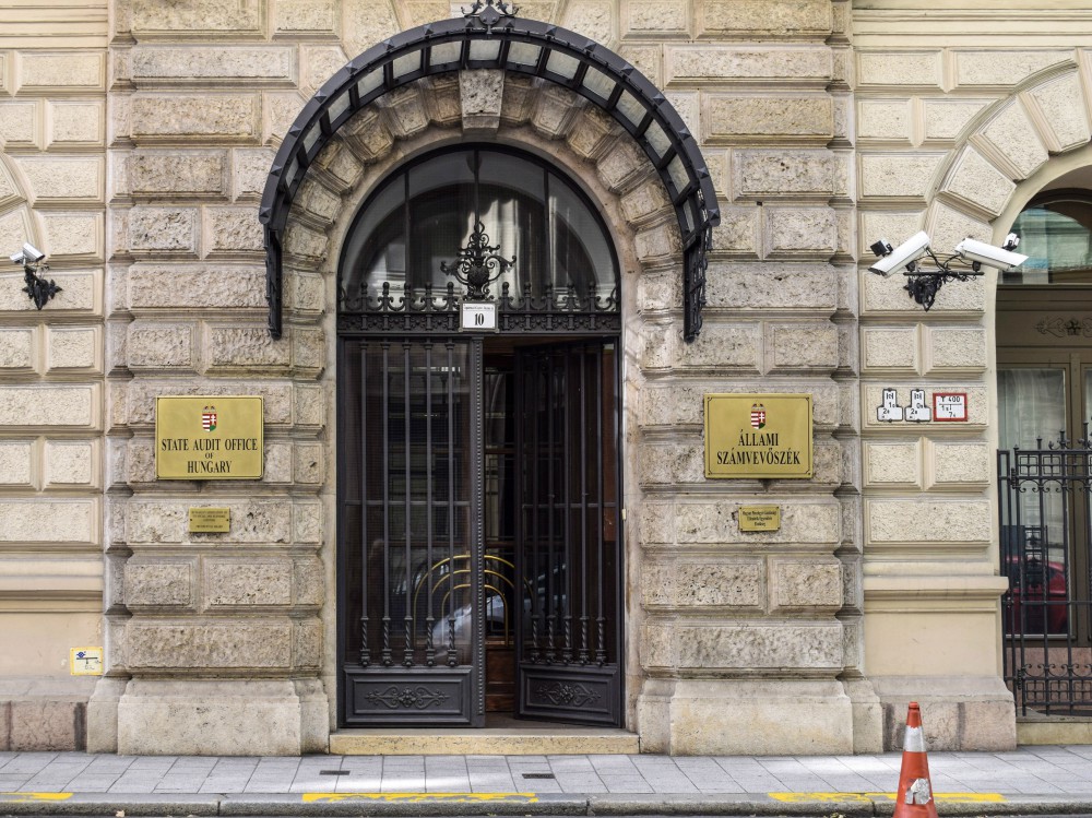 Támogatja az ÁSZ a kórházparancsnokokat