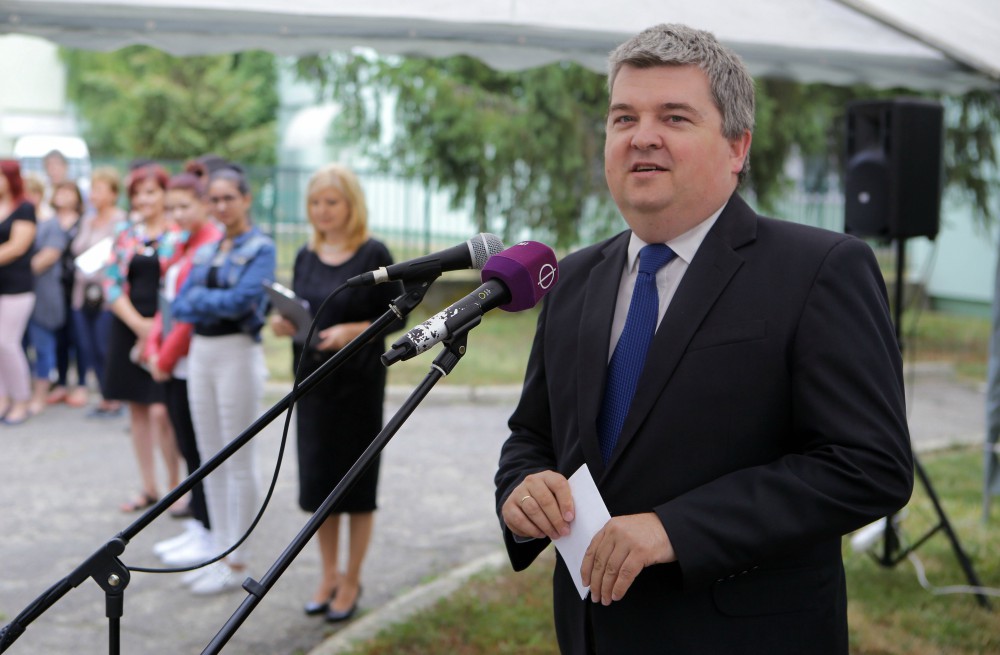 A rászoruló gyerekeket és a várandós nőket is támogatja a kormány