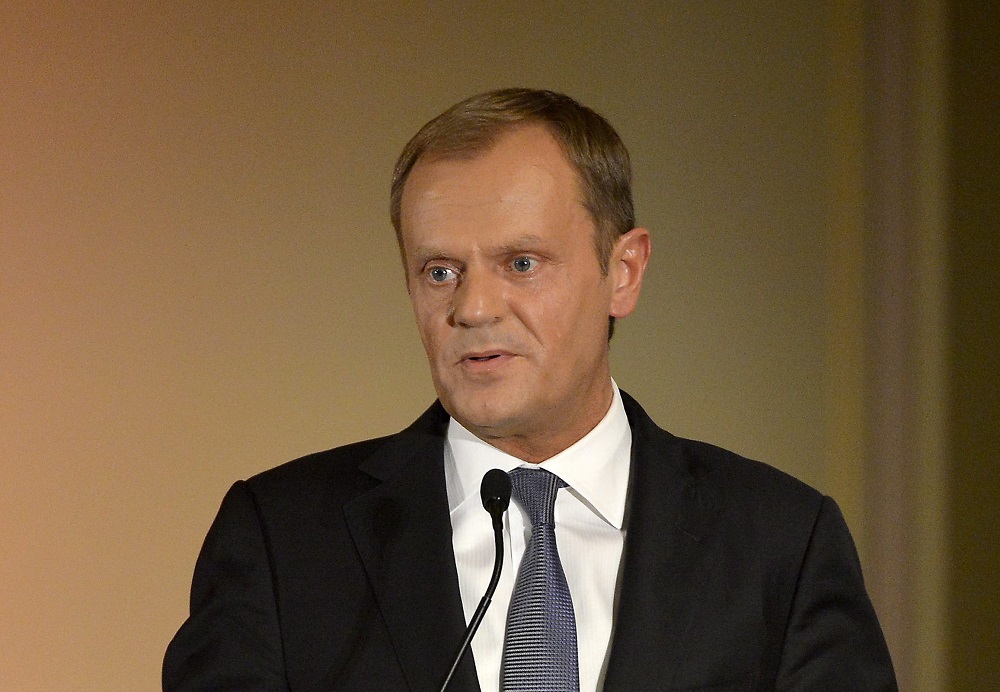 Tusk óva intette a katalán elnököt
