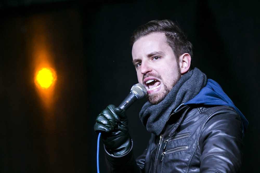 Egymáson gúnyolódik az ellenzék