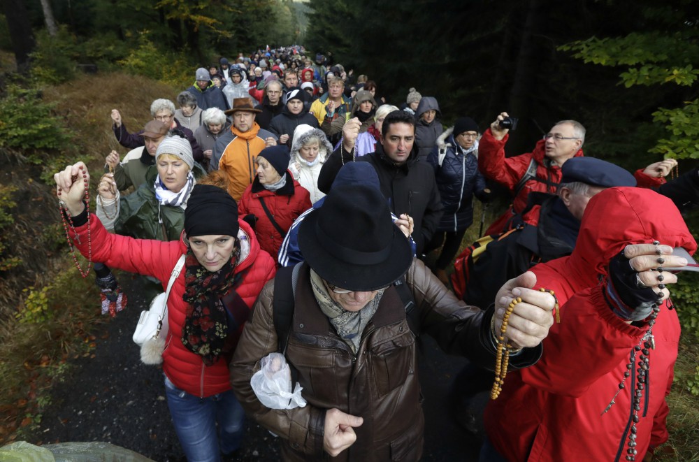 Élő imalánc a lengyel határon