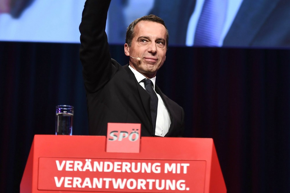 Kern bevallotta: szoros kapcsolatban áll Sorossal