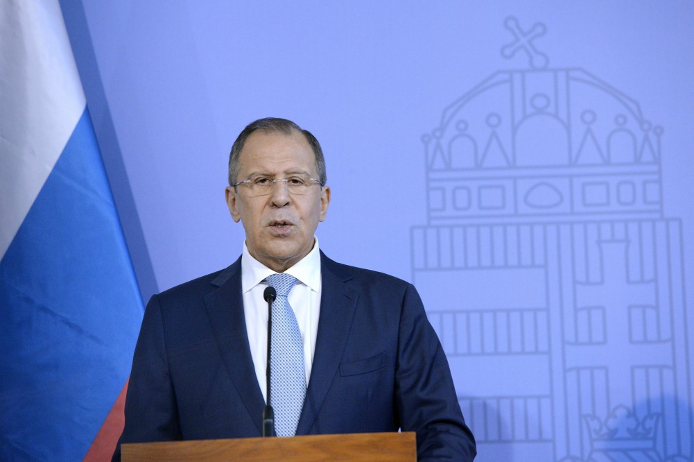 Lavrov szerint az USA az Iszlám Állammal kokettál